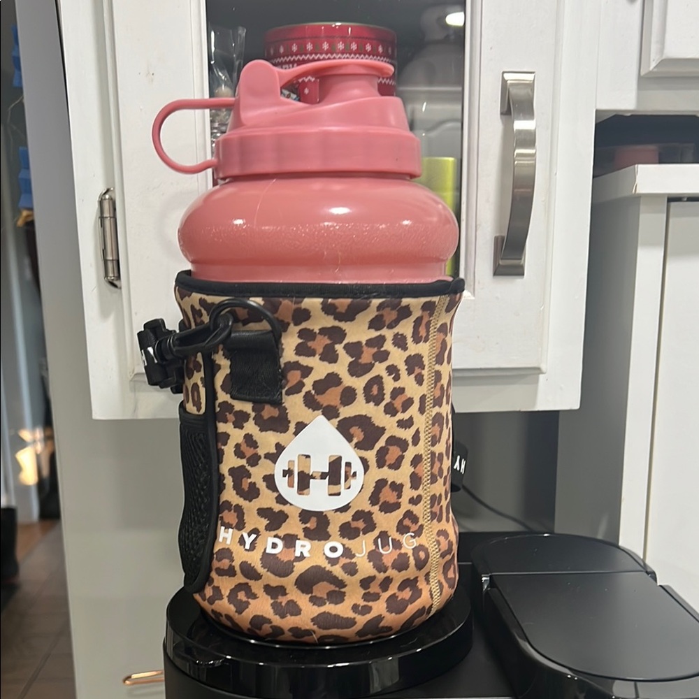 HydroJug Pink Bottle with Leopard Print Sleeve